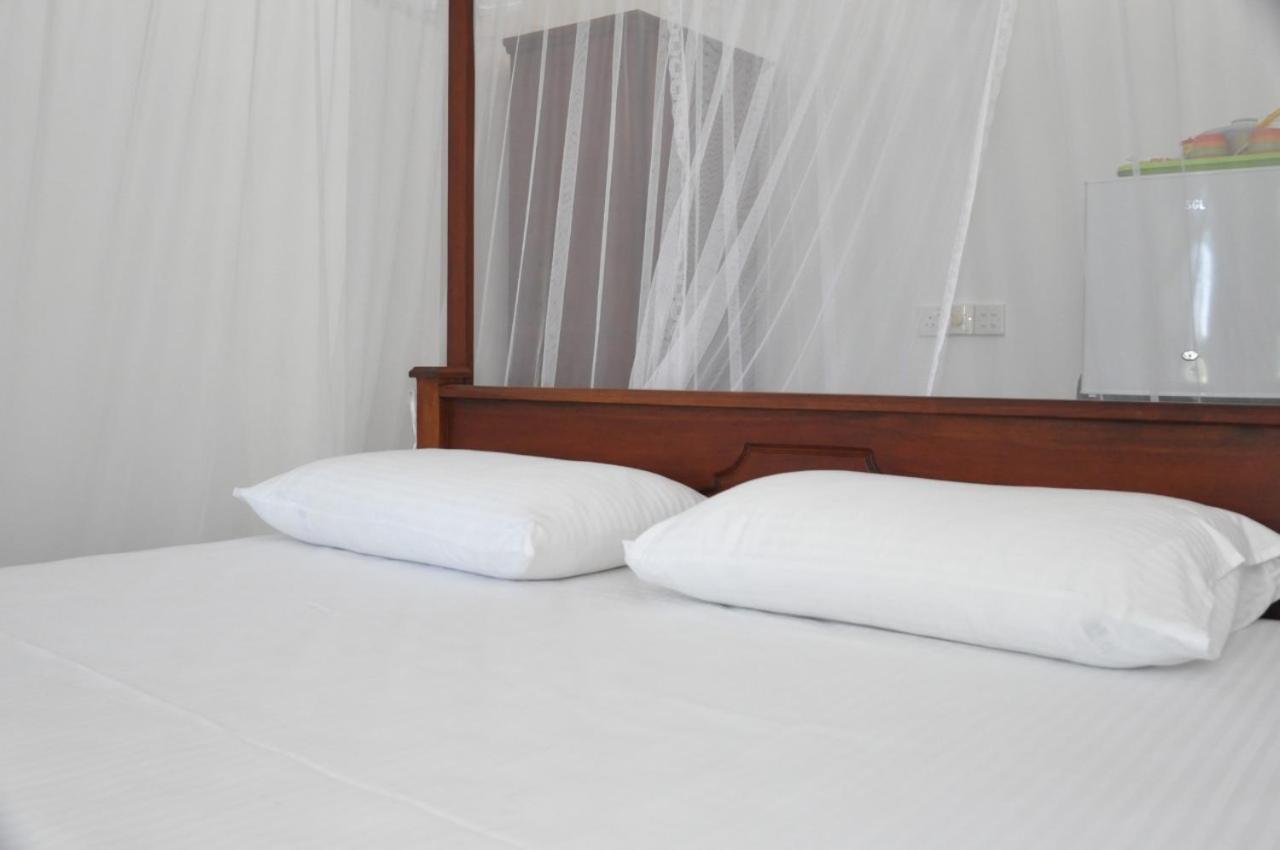 The Ocean Bed and Breakfast Unawatuna Eksteriør billede